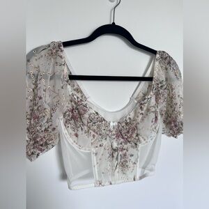 Petit haut transparent fleuri